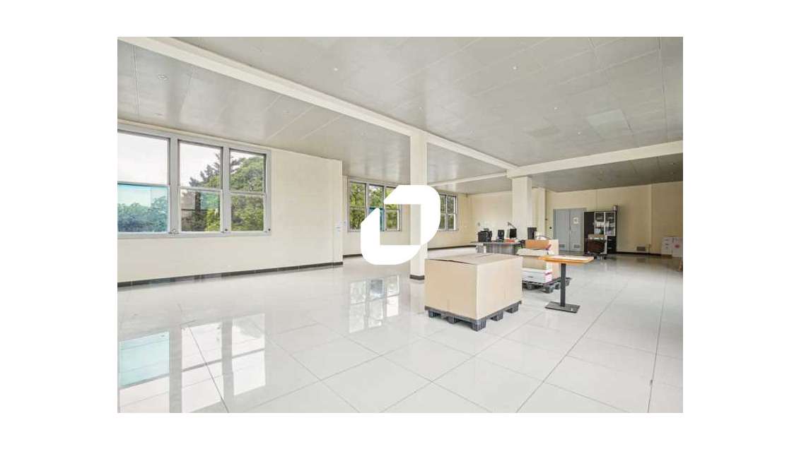 A louer Bureaux 930m² La courneuve