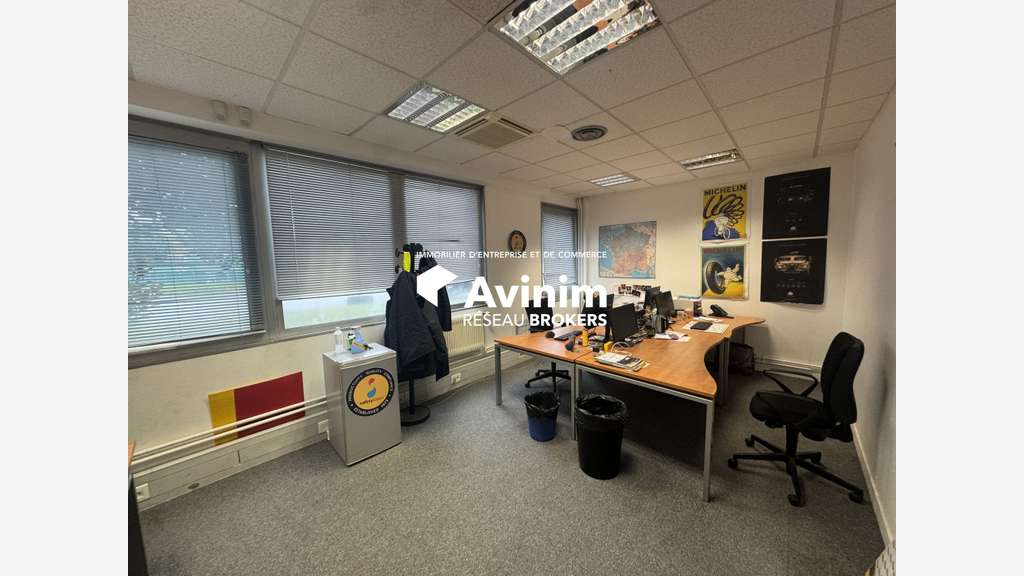A louer bureaux ERP  220m² RDC La Courneuve