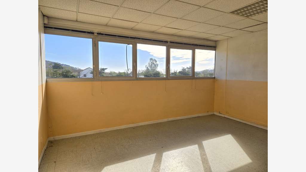 Loue espace de bureaux 210m² Hyères Saint-Gervais