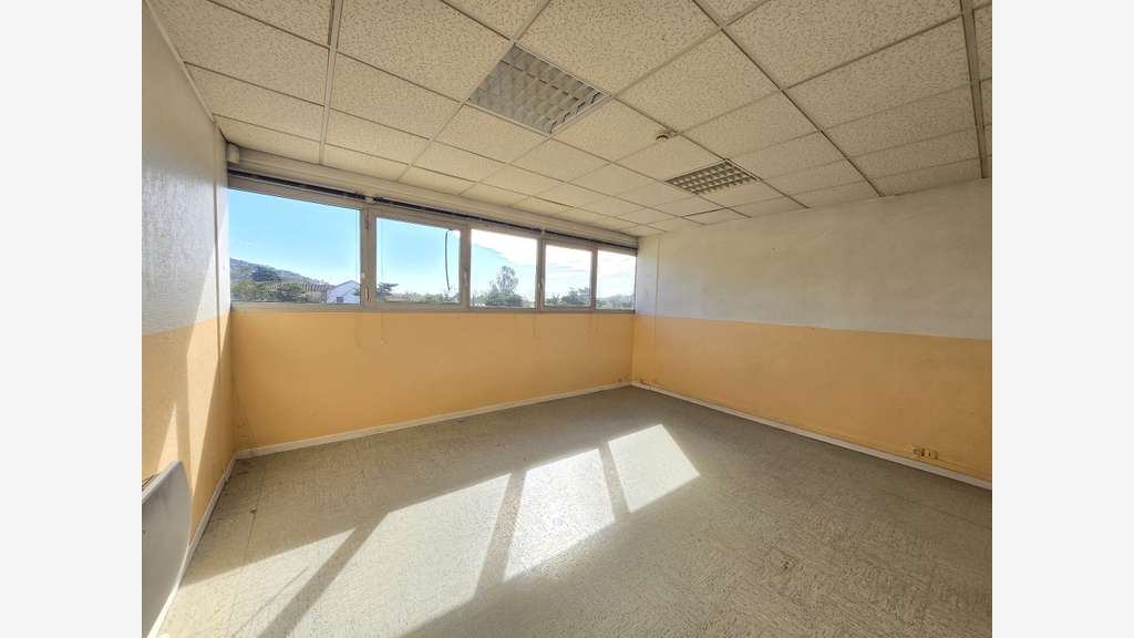 Loue espace de bureaux 210m² Hyères Saint-Gervais
