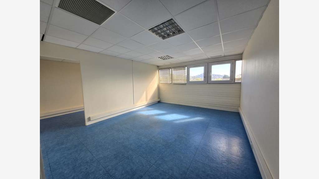 Loue espace de bureaux 210m² Hyères Saint-Gervais