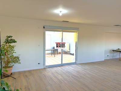 A louer local 95m² + terrasse en ZA à la Moutonne