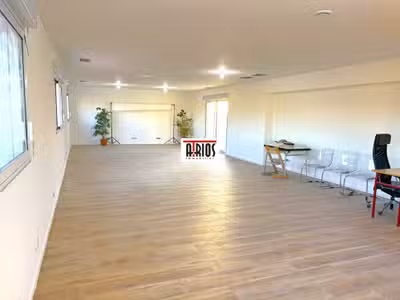 A louer local 95m² + terrasse en ZA à la Moutonne