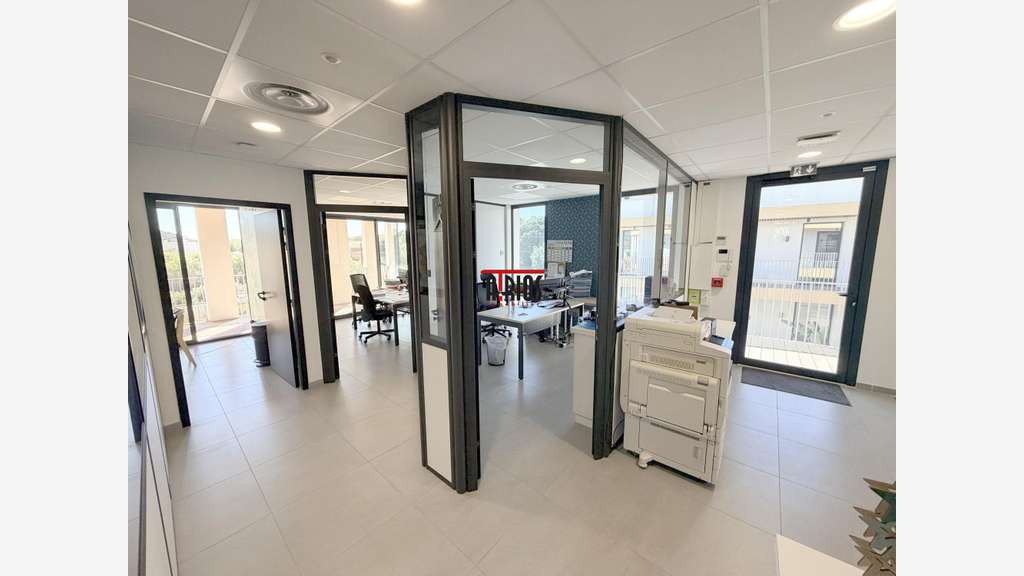 A louer bureaux de 250m² à la Moutonne