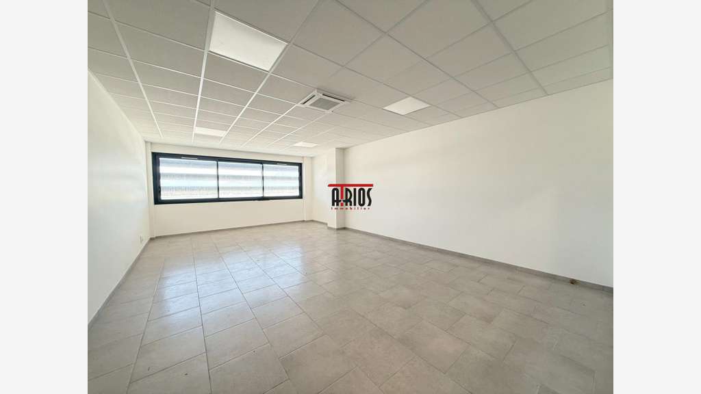 A louer plateau bureaux de 470m² à la Crau Gavarry