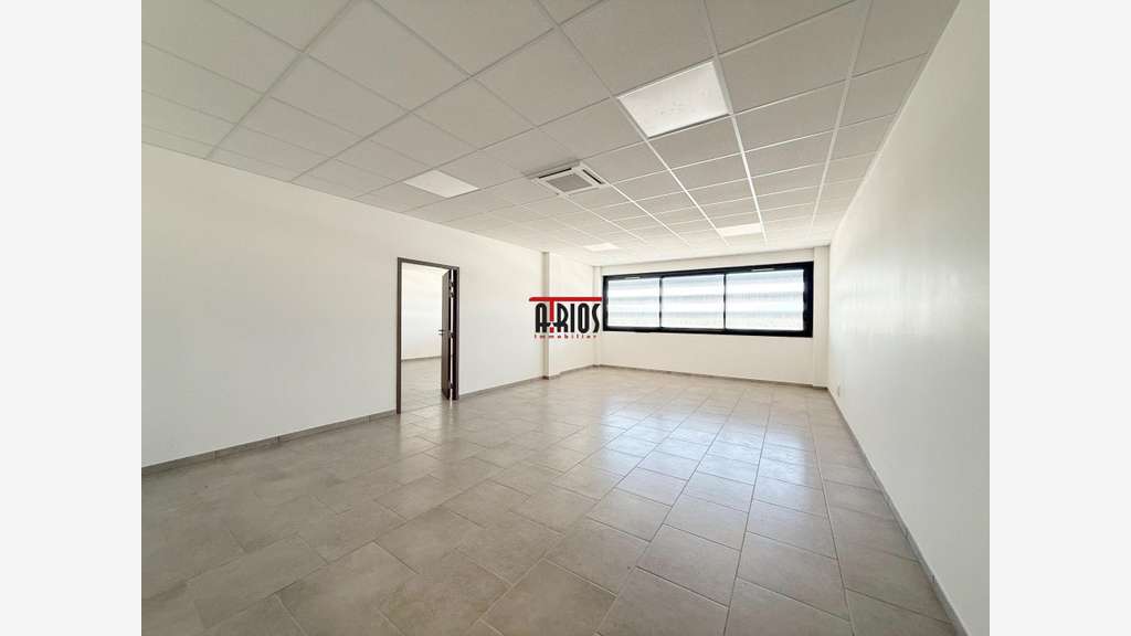 A louer plateau bureaux de 470m² à la Crau Gavarry