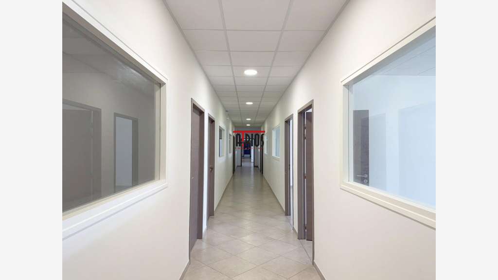 A louer plateau bureaux de 470m² à la Crau Gavarry