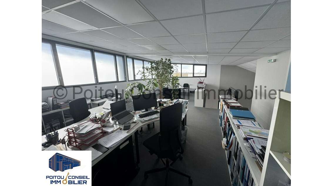 Bureaux 115m² à louer en ZA à La Crèche