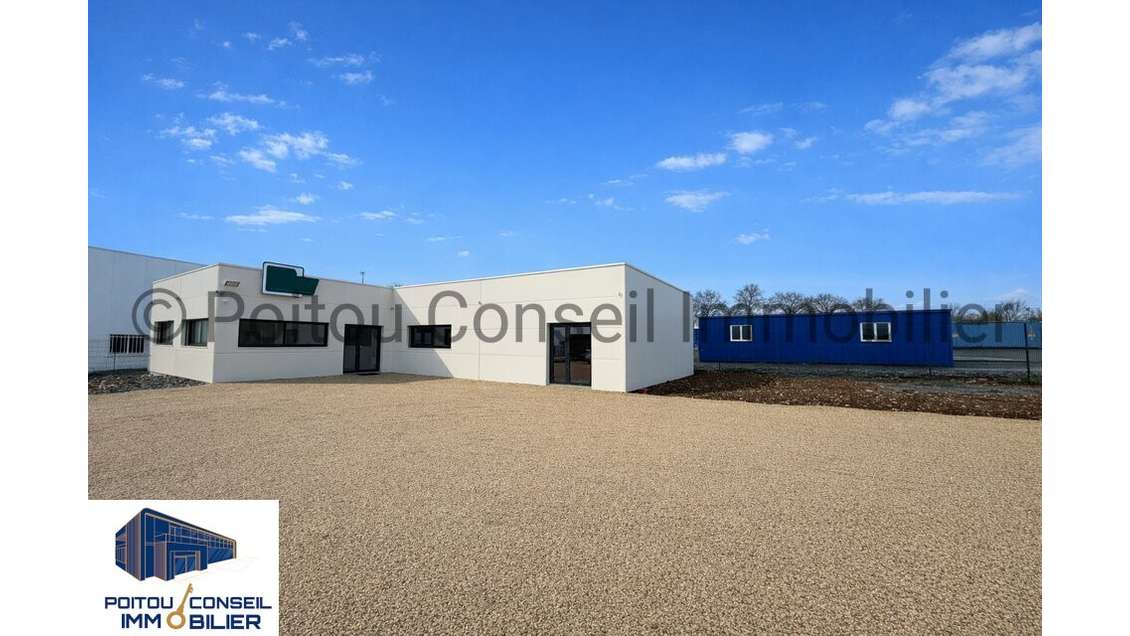 A louer local commercial neuf 95m² à La Crèche