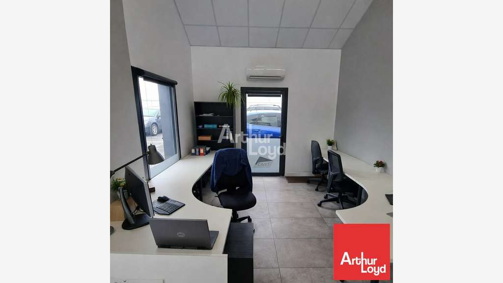 Location bureaux 115m² à la Crèche proche A83 A10