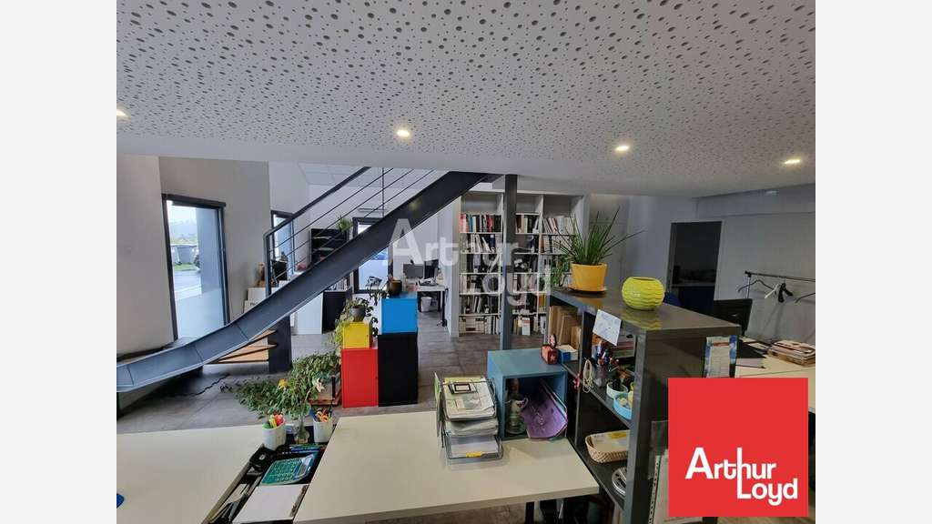 Location bureaux 115m² à la Crèche proche A83 A10