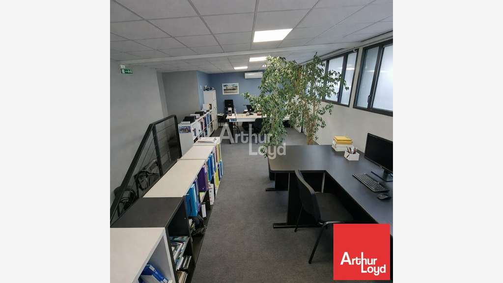 Location bureaux 115m² à la Crèche proche A83 A10
