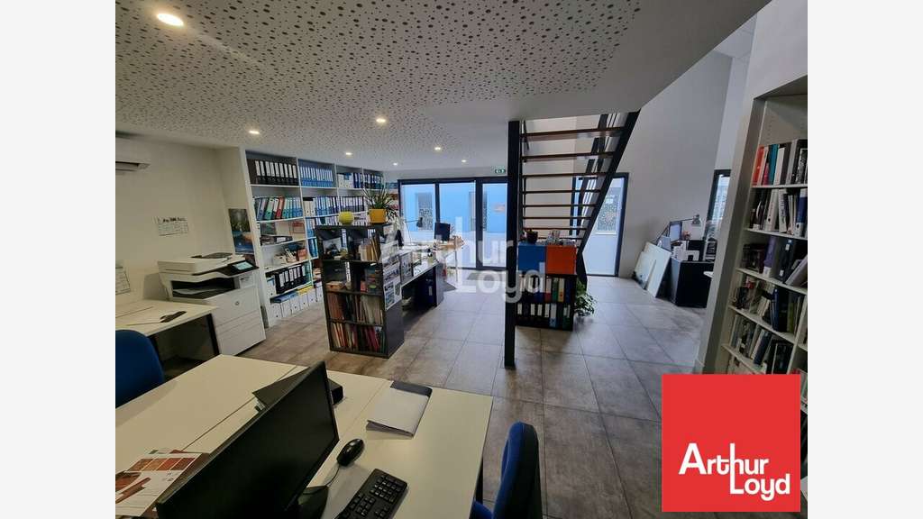 Location bureaux 115m² à la Crèche proche A83 A10