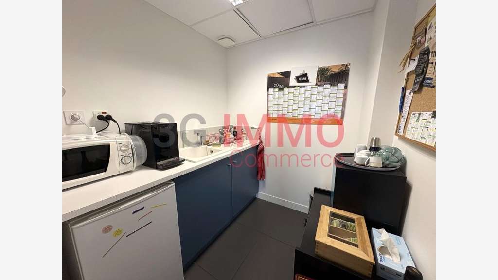 A louer bureaux 115m² avec parking à La Crèche