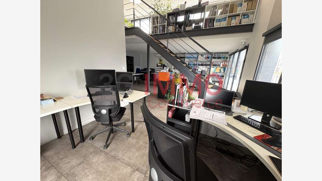 A louer bureaux 115m² avec parking à La Crèche