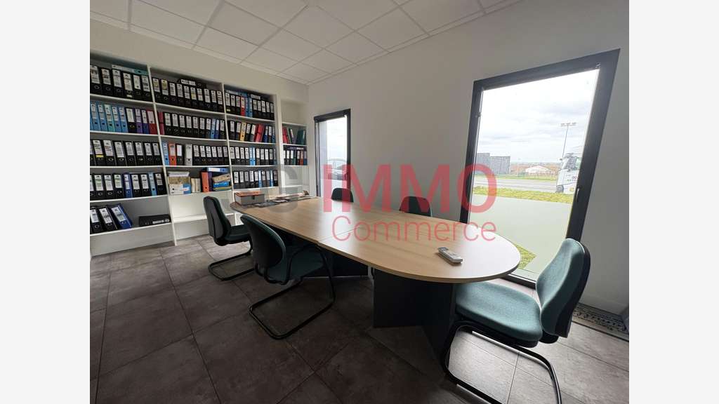 A louer bureaux 115m² avec parking à La Crèche