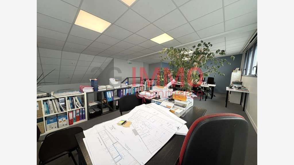 A louer bureaux 115m² avec parking à La Crèche