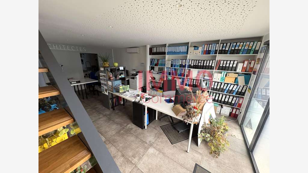 A louer bureaux 115m² avec parking à La Crèche