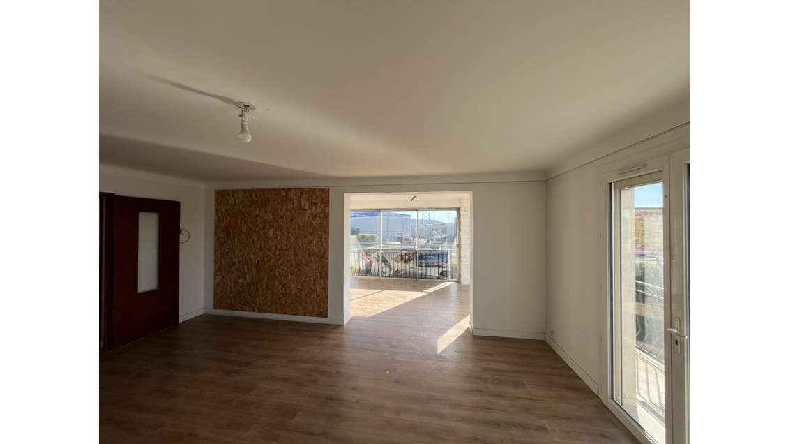 A louer local ZA Le Bec de Canard à La Farlède