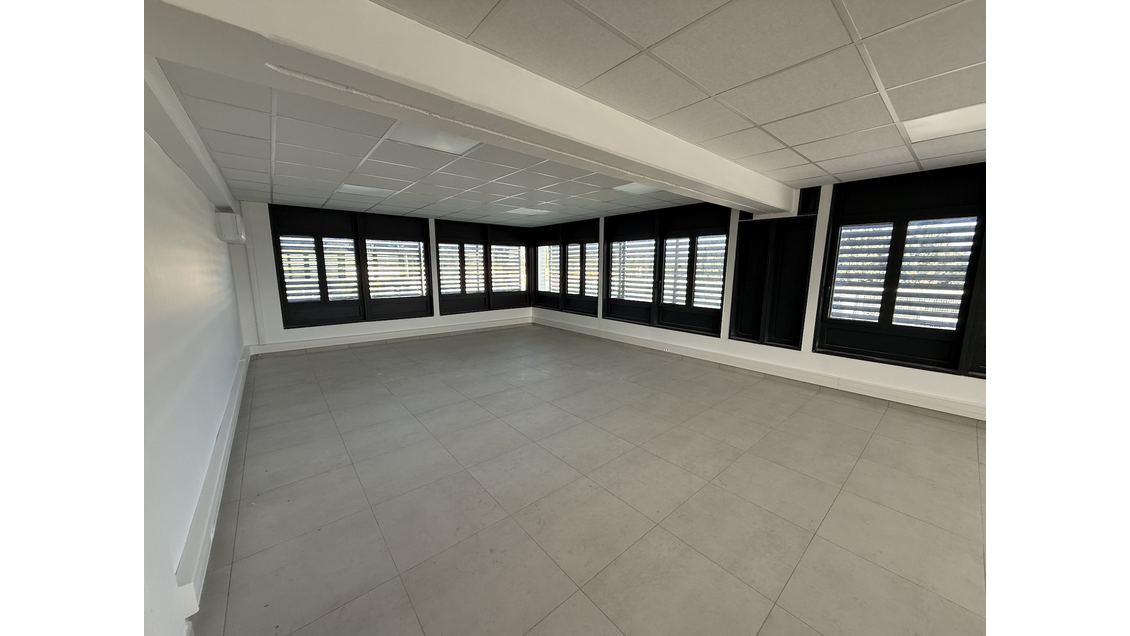 A louer bureaux 65m² en ZAC à La Farlède