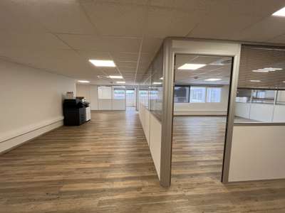 Plateau de bureaux excellent état 519m² La Farlède