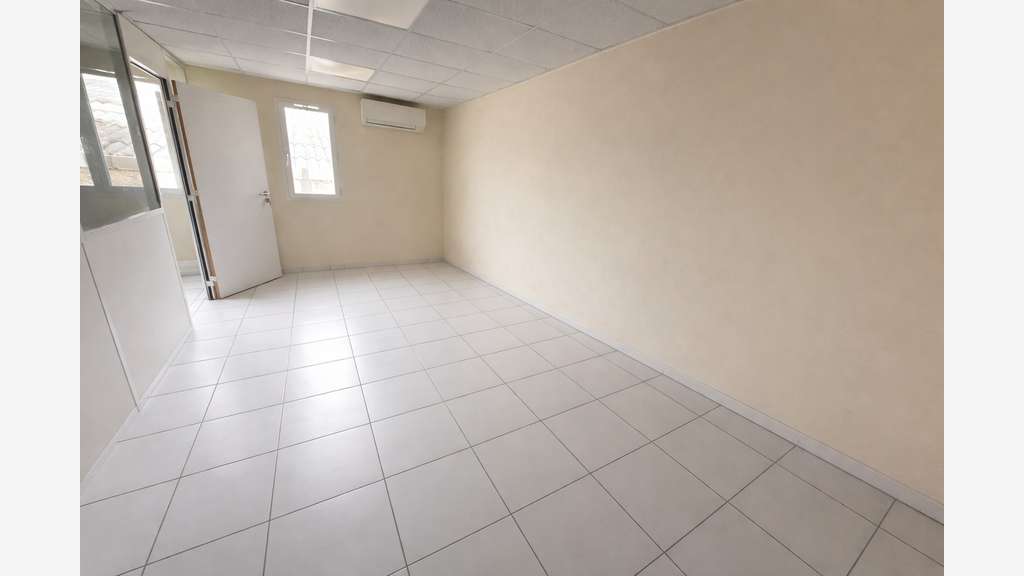A louer bureaux 100m² ZA La Farlède - Toulon-Est