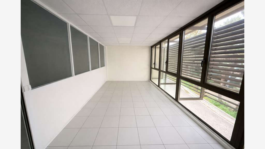 A louer bureaux 100m² ZA La Farlède - Toulon-Est