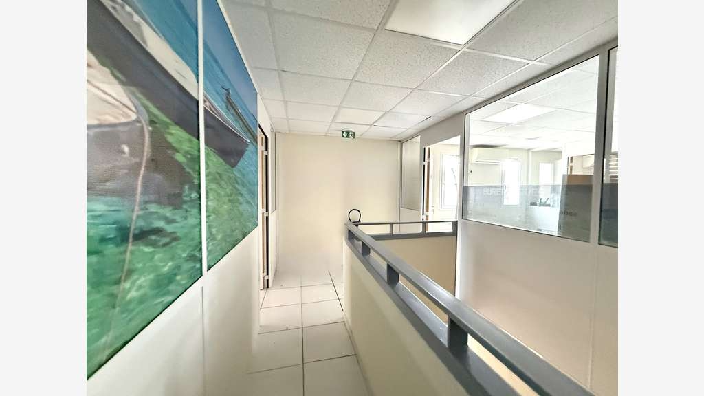 A louer bureaux 100m² ZA La Farlède - Toulon-Est