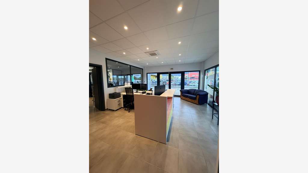 Bureaux de 184m² à louer en RDC en zi à la Farlède