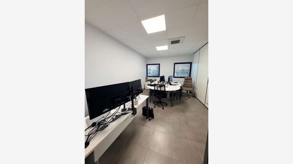 Bureaux de 184m² à louer en RDC en zi à la Farlède
