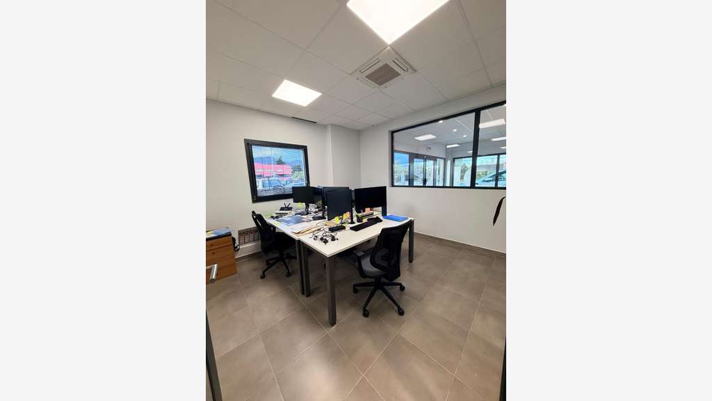 Bureaux de 184m² à louer en RDC en zi à la Farlède