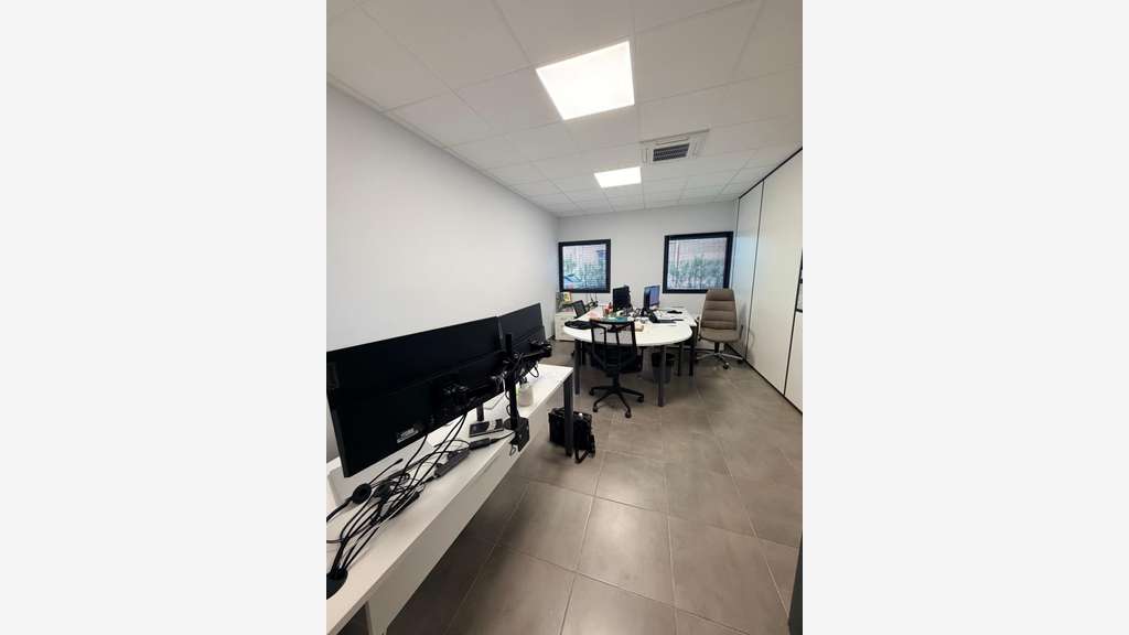 Bureaux de 184m² à louer en RDC en zi à la Farlède