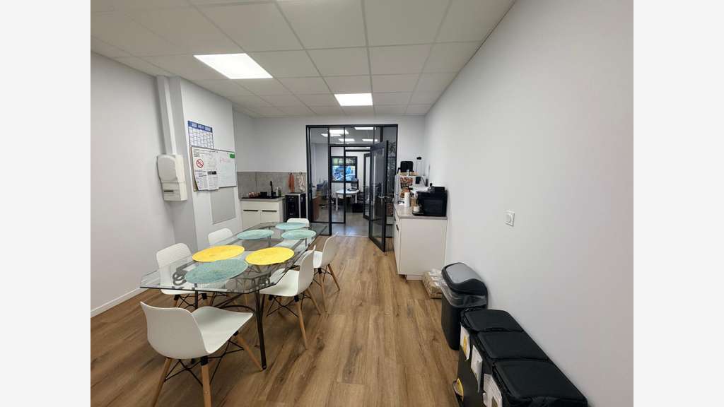 Bureaux de 184m² à louer en RDC en zi à la Farlède