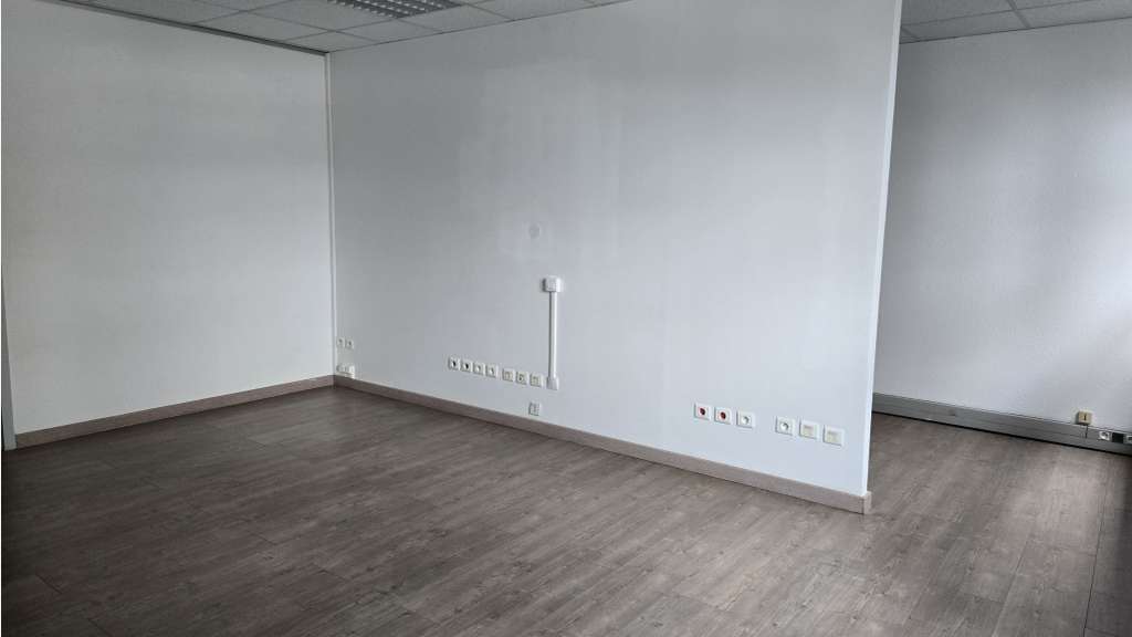 A louer bureaux 140m² R+2 ZI de La Garde A57/A570
