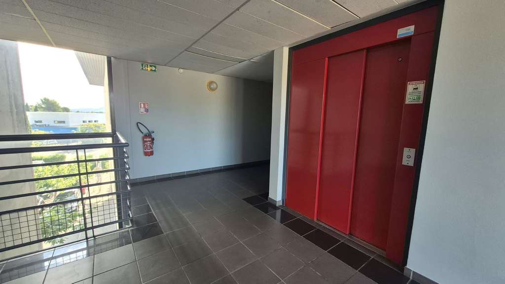 A louer bureaux 230m² R+2 ZI  La Garde A57 / A570
