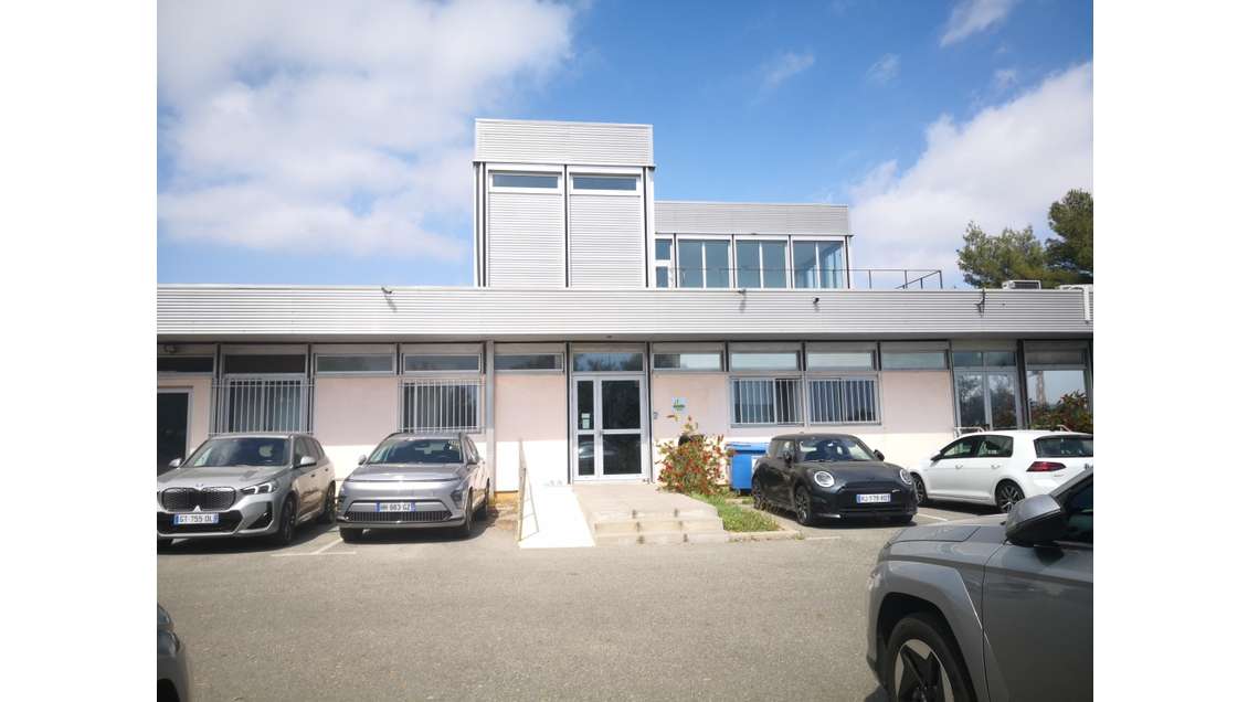 A louer bureau 400m², 17 parkings à La Garde