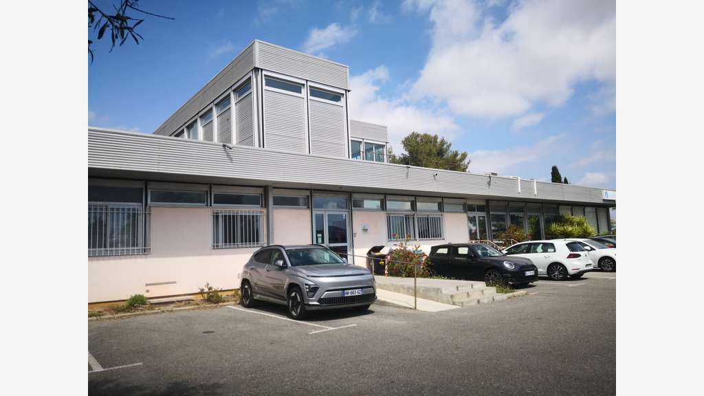 A louer bureau 400m², 17 parkings à La Garde