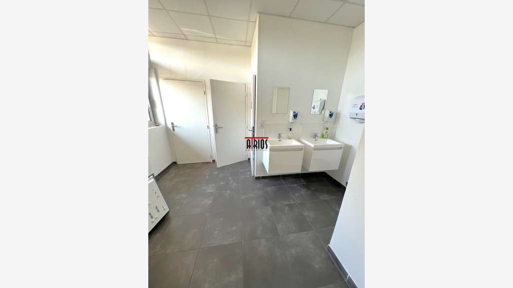 Loue bureaux 404m² sur 2 niveaux en zi de la Garde