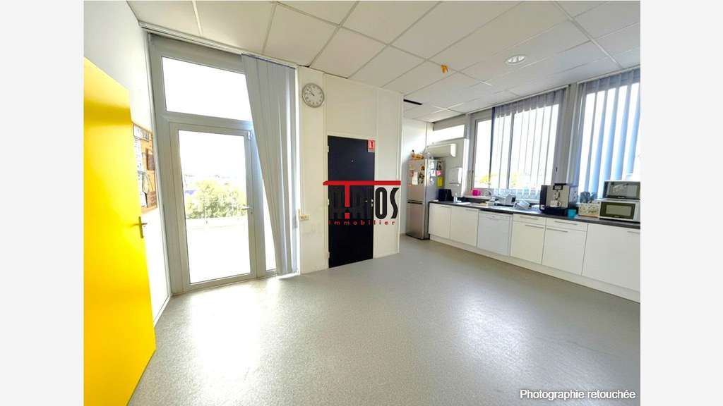 Loue bureaux 404m² sur 2 niveaux en zi de la Garde