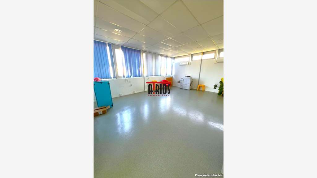 Loue bureaux 404m² sur 2 niveaux en zi de la Garde