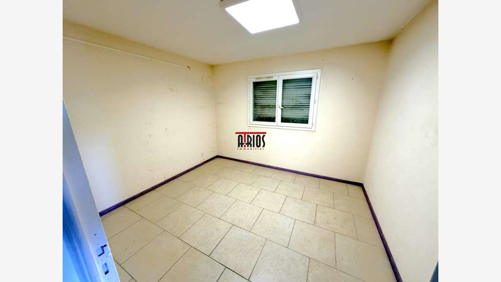 A louer bureaux de 280m² en zi de la Garde