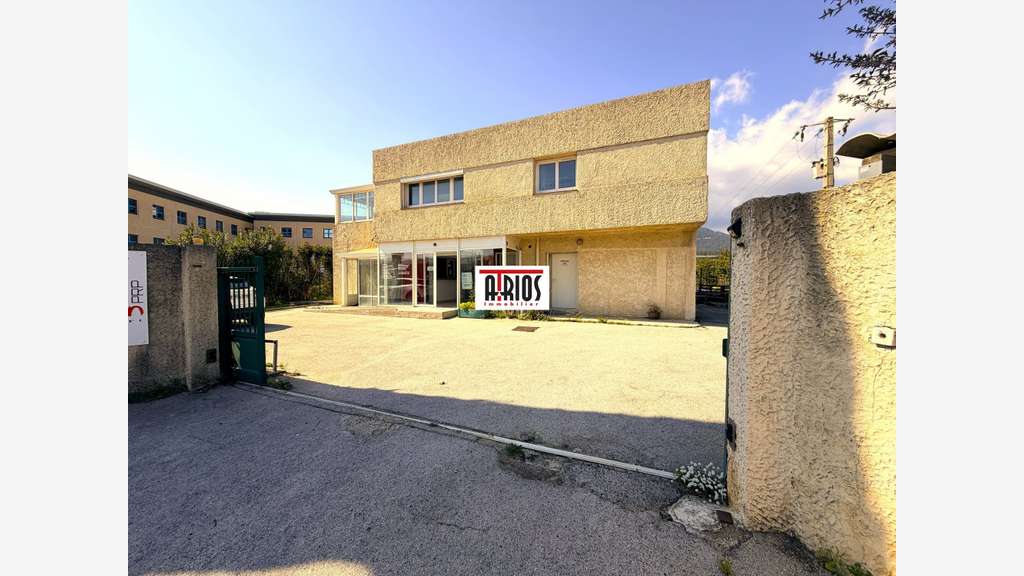 A louer bureaux de 280m² en zi de la Garde