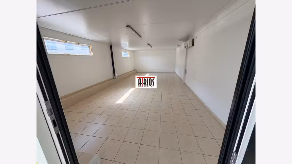 A louer bureaux de 280m² en zi de la Garde