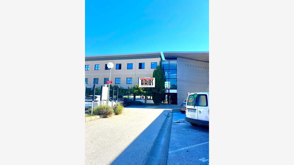 A louer bureaux de 140m² en zi de la Garde
