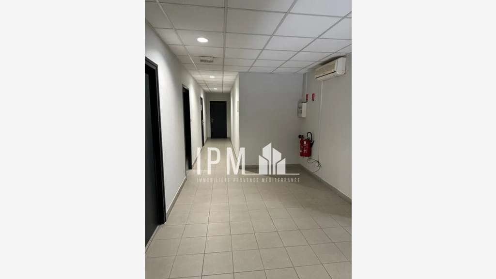 A louer bureaux 118 m² ZA Saint Mitre d'Aubagne
