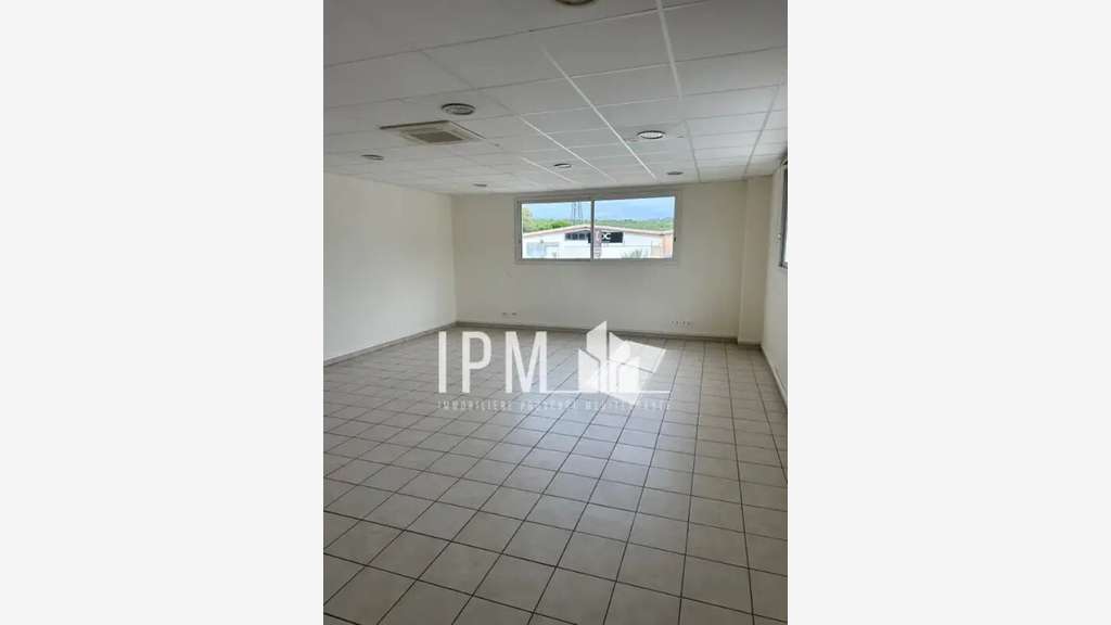 A louer bureaux 144m² à La Penne Sur Huveaune