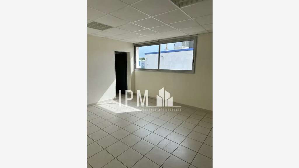 A louer bureaux 144m² à La Penne Sur Huveaune