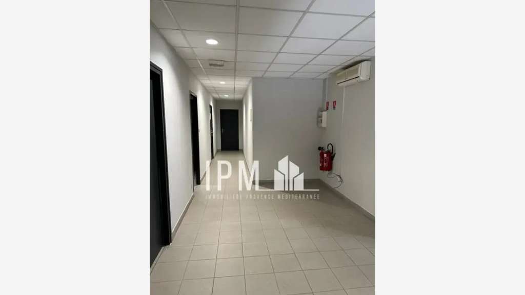 A louer bureaux 144m² à La Penne Sur Huveaune