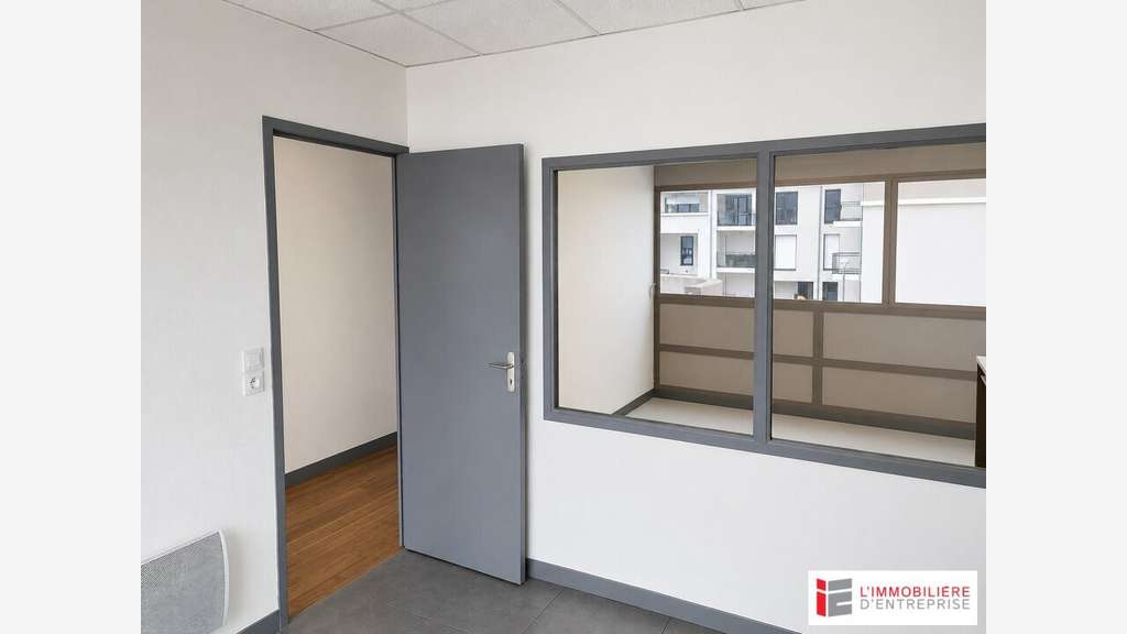 Location bureaux de 33 à 66m² à la Richardais