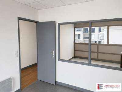 Location bureaux de 33 à 66m² à la Richardais